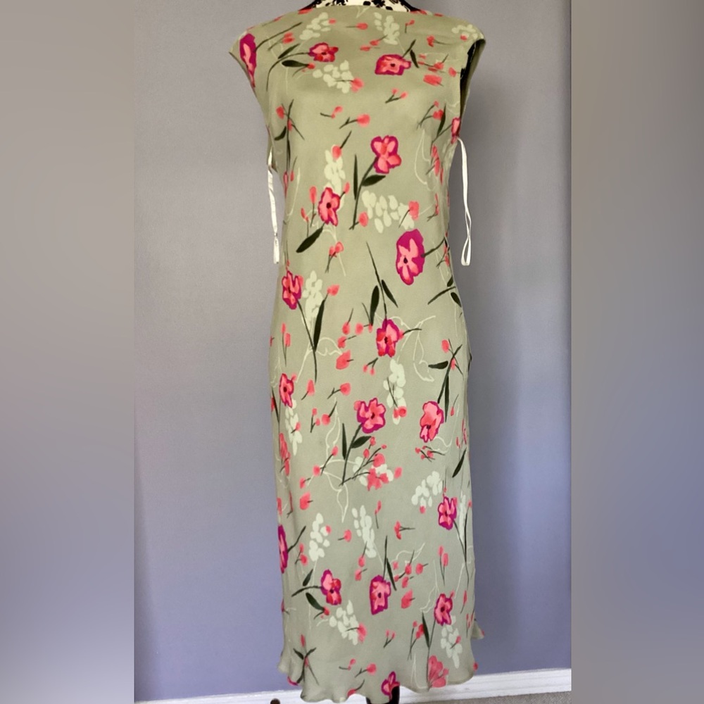 100% Silk Precis dress. Size 14 P. Excellent hardly worn condtion